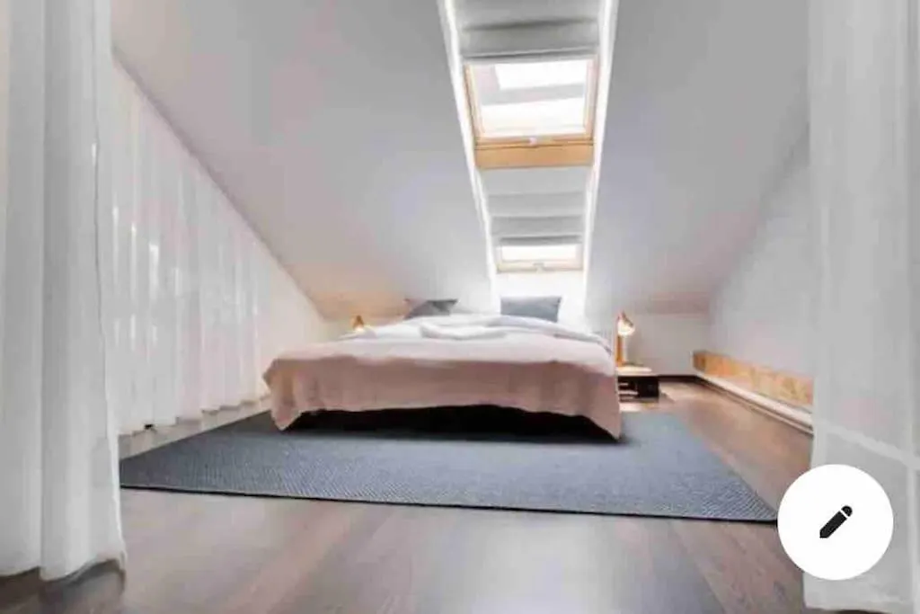 Unique City Centre Duplex, Roof Top Terrace, Prague Castle View Apartment